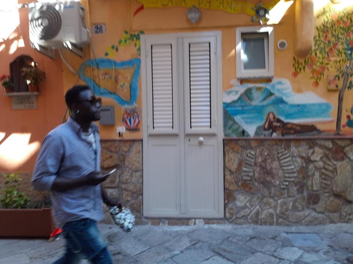Casa Vacanza Mercato Ballaro' パレルモ エクステリア 写真